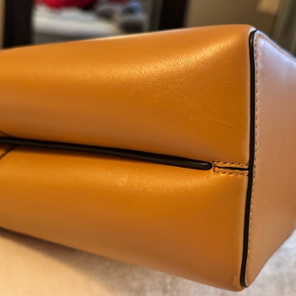 Tory Burch block T triple compartment tote Color British Tan NWOT - Picture 7 of 10